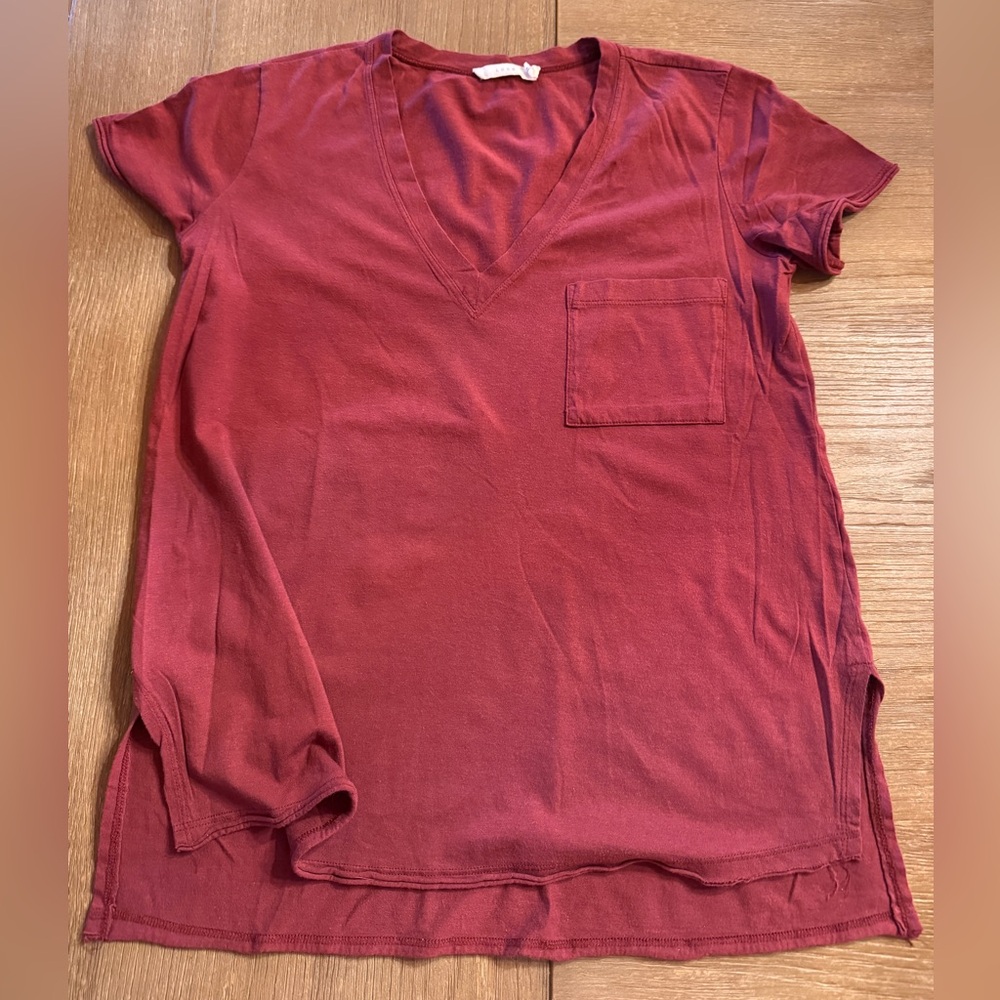 Maroon v neck tee